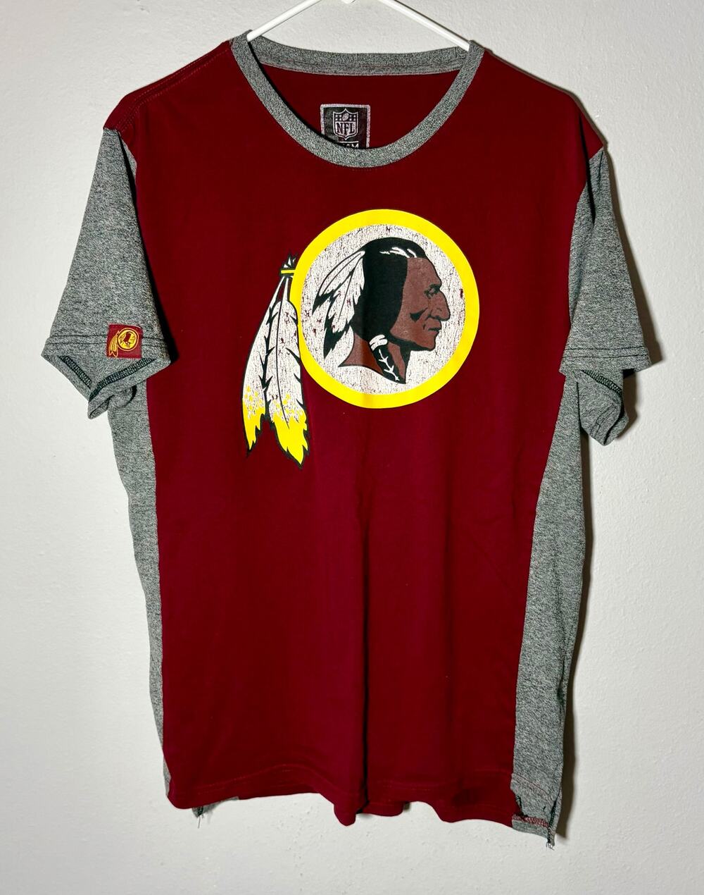 Washington Redskins NFL Team Apparel Graphic Logo Distressed Look T-shirt Sz L